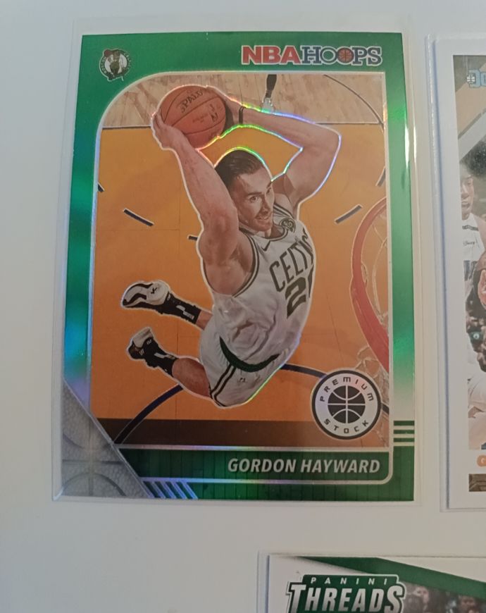 2019-20 Panini NBA Hoops Premium Stock #9 Gordon Hayward — front