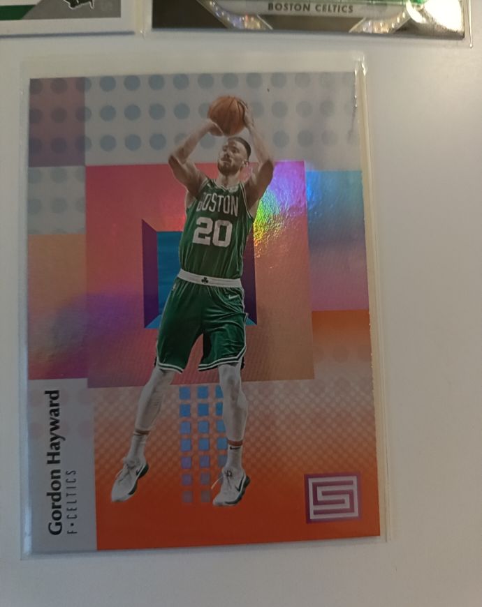 2017-18 Panini Status #60 Gordon Hayward Boston Celtics — front