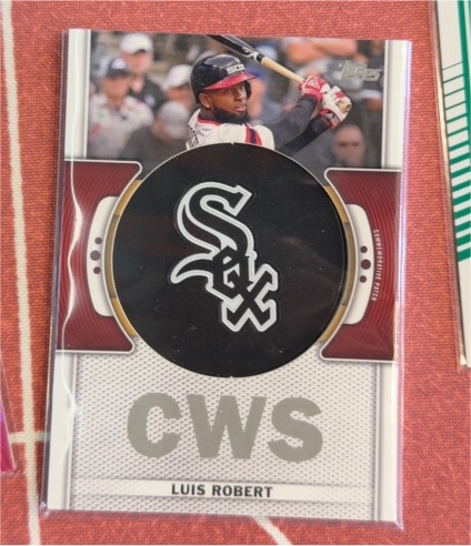 2023 Topps Series 1 #TLP-LR Luis Robert Commemorative Team Logo Patch — front