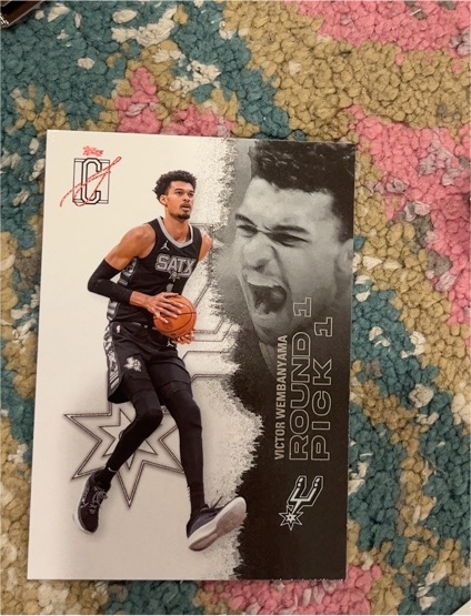 2025 Topps Victor Wembanyama Round Pick Rookie San Antonio Spurs — front