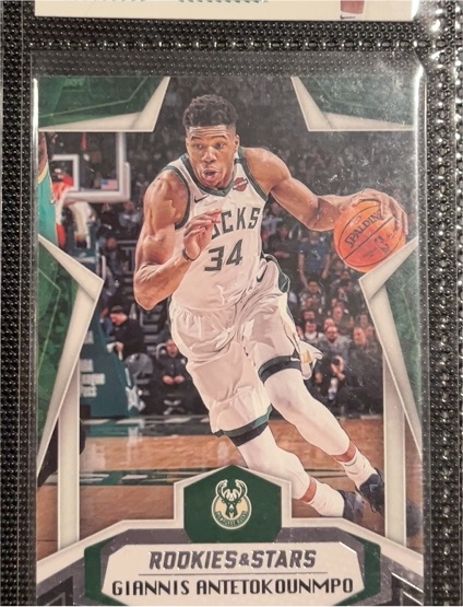 2019-20 Panini Chronicles Rookies and Stars #678 Giannis Antetokounmpo — front