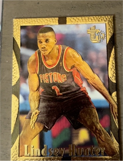 1994-95 Topps Embossed #28 Lindsey Hunter — front