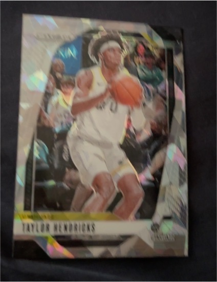 2024-25 Panini Prizm #32 Taylor Hendricks — front