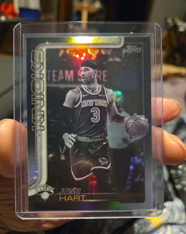 2025-26 Topps #16 Josh Hart Blackout Parallel — front