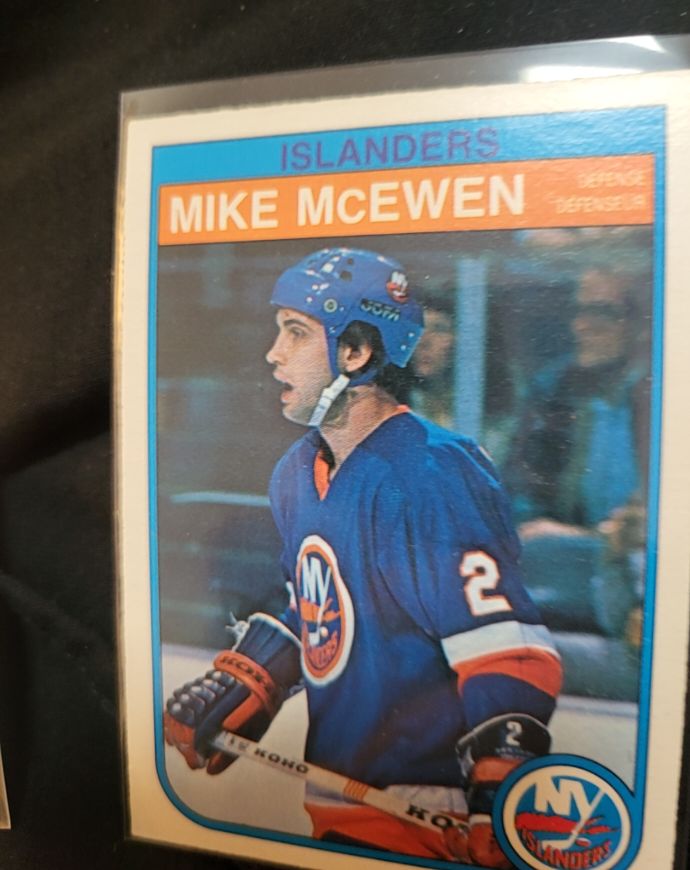 1982-83 O-Pee-Chee #207 Mike McEwen New York Islanders — front