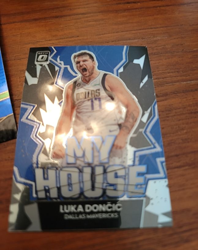 2022-23 Donruss Optic #3 Luka Dončić My House — front