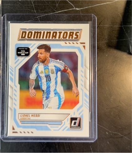 2018 Donruss Dominators #D-1 Lionel Messi — front