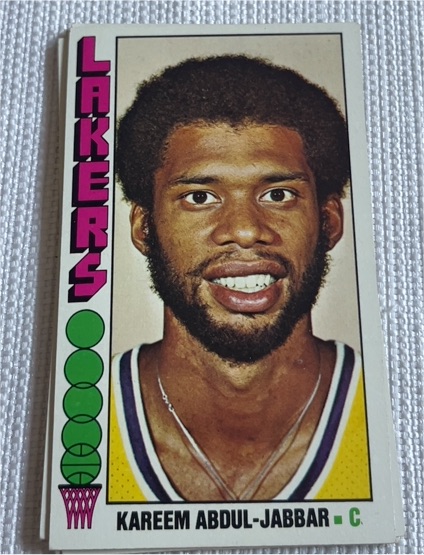 1976-77 Topps #100 Kareem Abdul-Jabbar — front