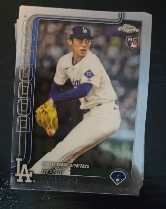 2025 Topps Chrome Update #USC73 Roki Sasaki Rookie Debut — front