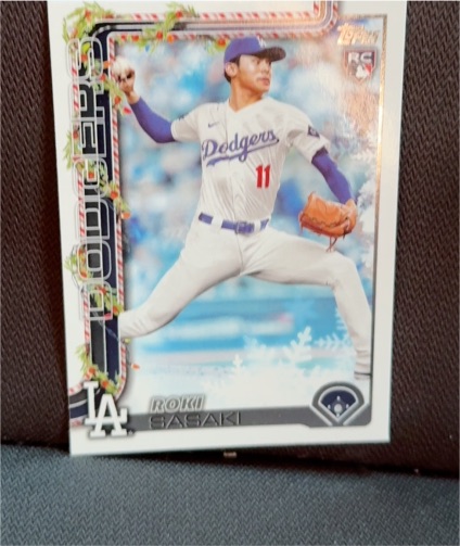 2025 Topps Holiday #H23 Roki Sasaki — front