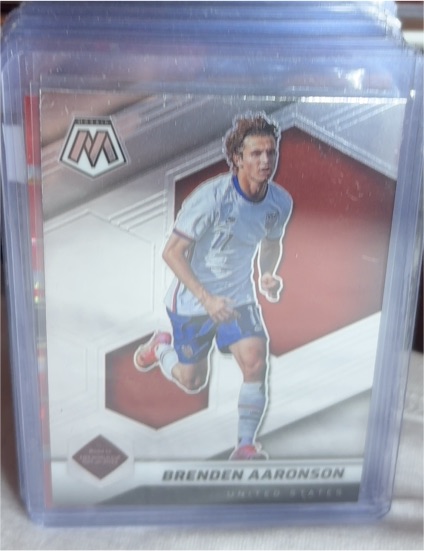 2021-22 Panini Mosaic FIFA Road to World Cup #102 Brenden Aaronson — front