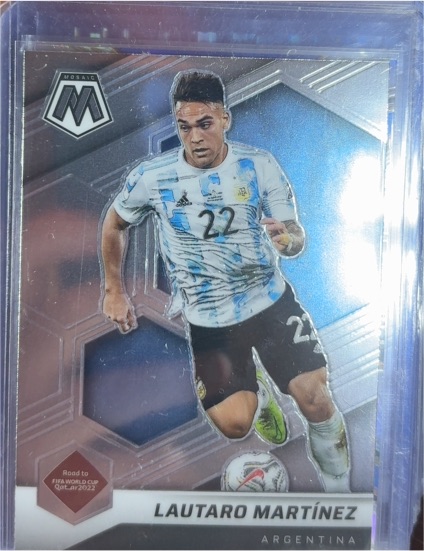 2021-22 Panini Mosaic Road to FIFA World Cup #16 Lautaro Martínez — front