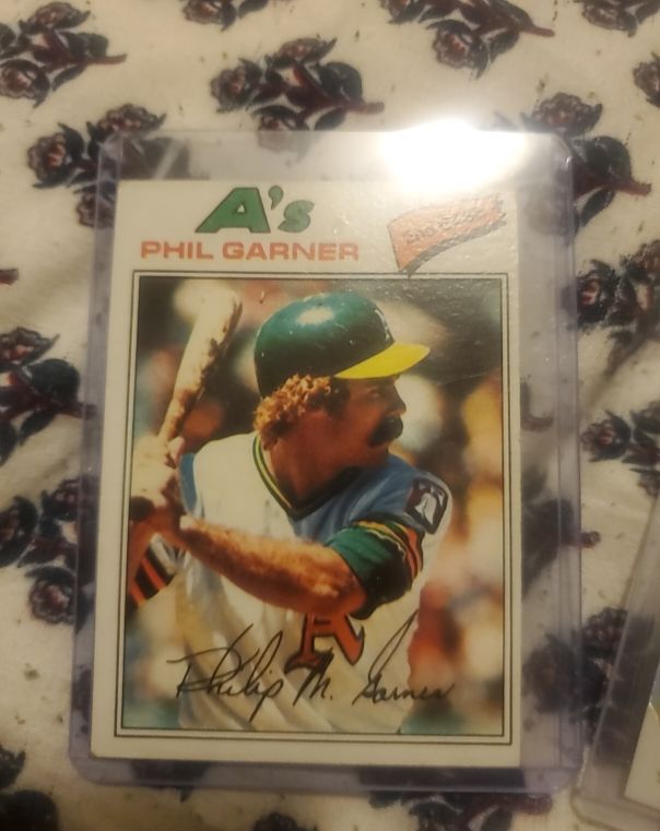 1977 Topps #261 Phil Garner — front