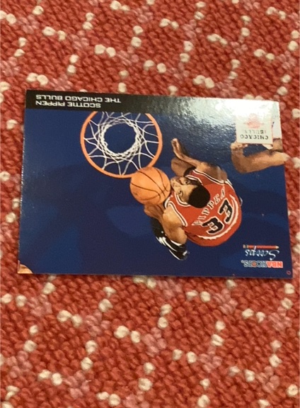 1994 SkyBox NBA Hoops Scoops #HS4 Scottie Pippen — front