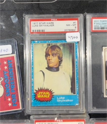 1977 Topps Star Wars #1 Luke Skywalker — front