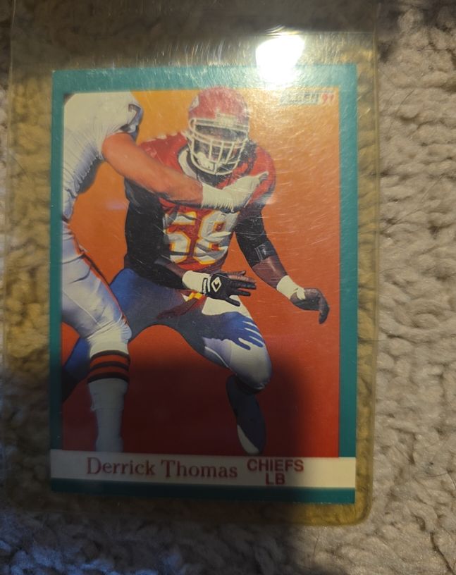 1991 Fleer #100 Derrick Thomas — front
