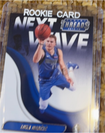 2018-19 Panini Threads Next Wave #3 Luka Doncic Rookie — front