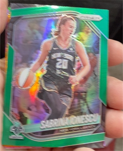 2025 Panini Prizm WNBA #19 Sabrina Ionescu Green Prizm — front
