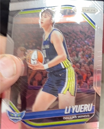 2025 Panini Prizm #28 Li Yueru — front