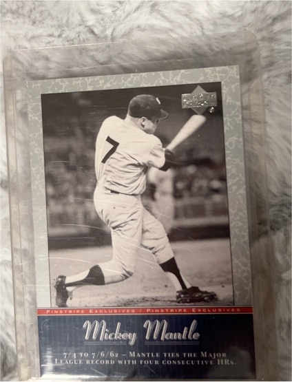 2001 Upper Deck Pinstripe Exclusives #MM7 Mickey Mantle — front