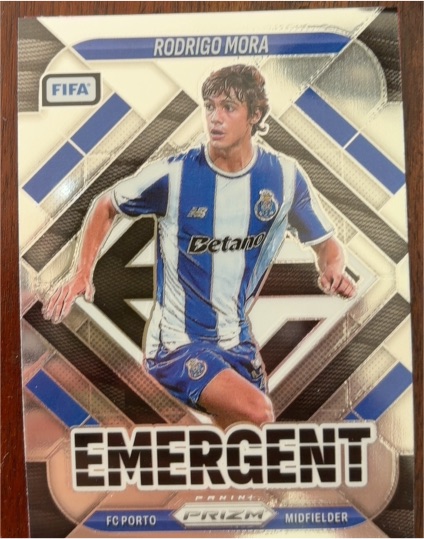2025-26 Panini Prizm FIFA #13 Rodrigo Mora Emergent — front