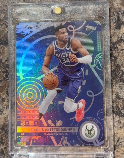 2025-26 Topps Match Attax #32 Giannis Antetokounmpo — front