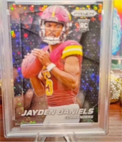2024 Panini Prizm #8 Jayden Daniels — front