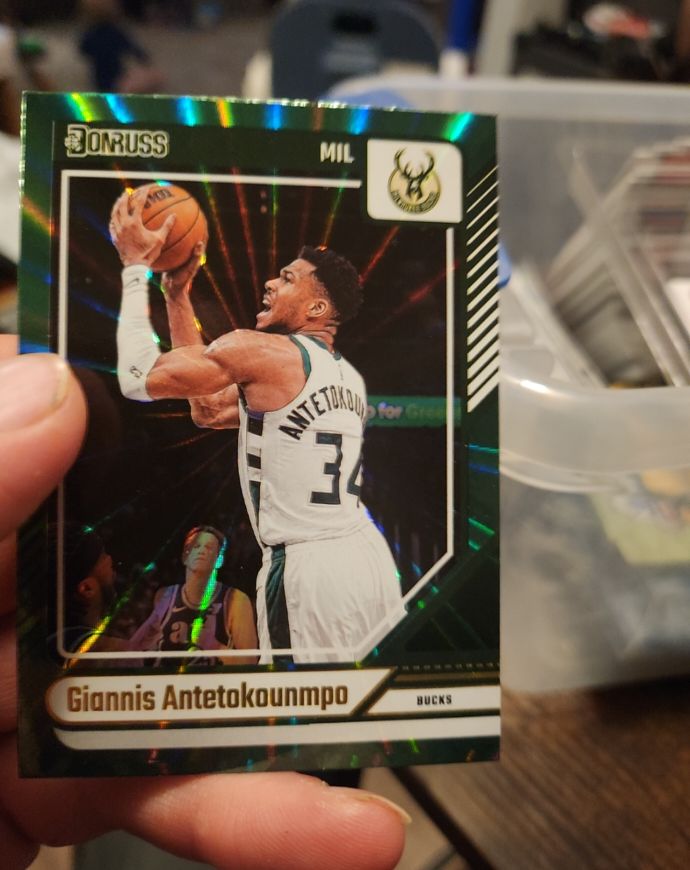 2024-25 Panini Donruss #172 Giannis Antetokounmpo — front