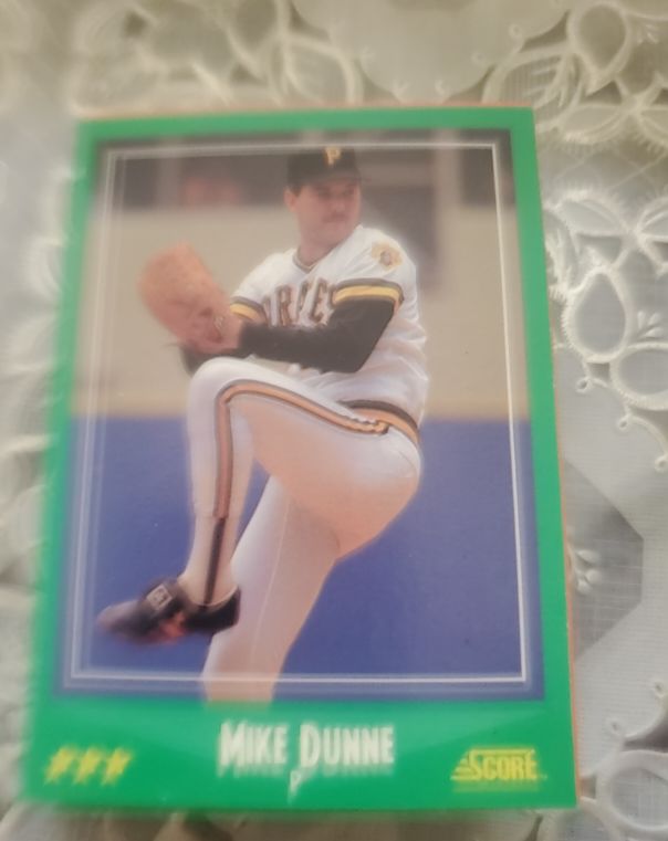 1988 Score #432 Mike Dunne — front