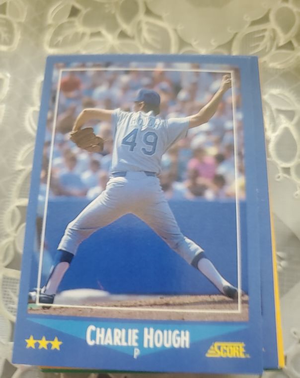 1988 Score #140 Charlie Hough — front