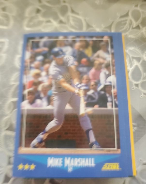 1988 Score #135 Mike Marshall — front