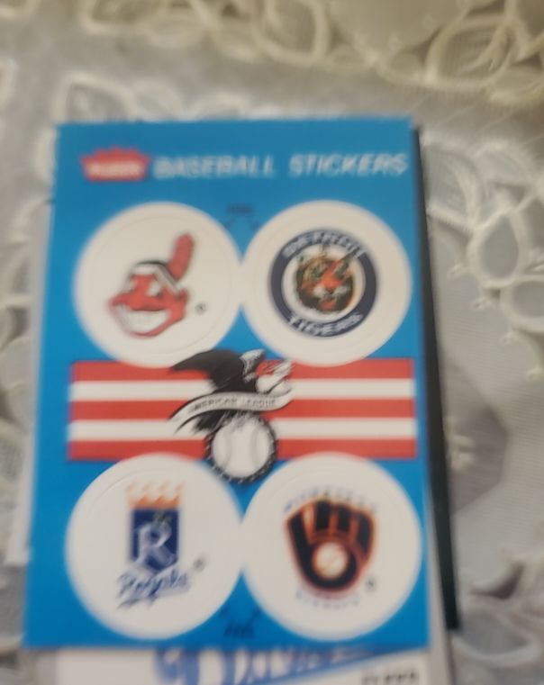 1989 Fleer Baseball Team Logo Stickers — front