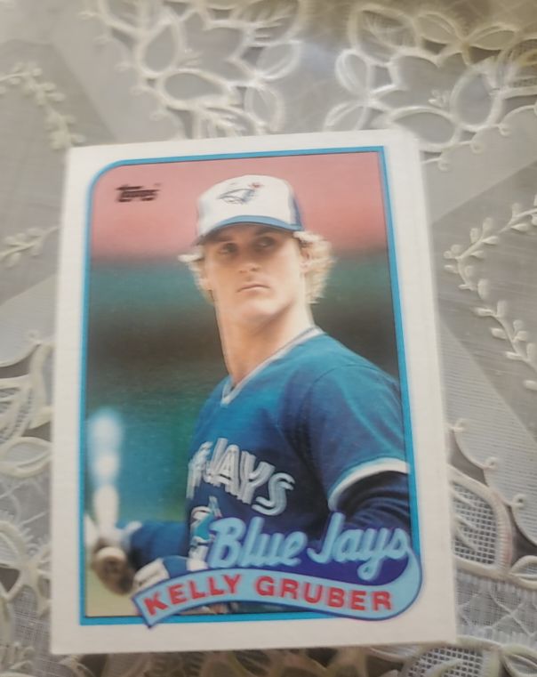 1989 Topps #29 Kelly Gruber — front