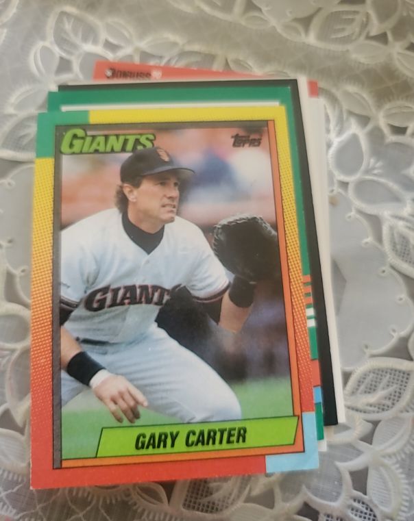 1990 Topps Traded #19T Gary Carter — front