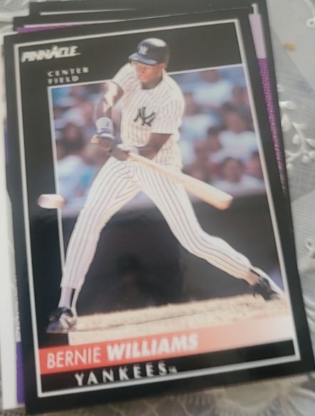 1992 Pinnacle #229 Bernie Williams — front