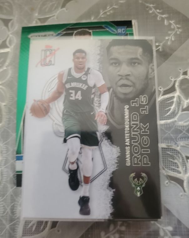 2025 Topps Giannis Antetokounmpo Milwaukee Bucks Round 1 Pick 15 Insert #15 — front