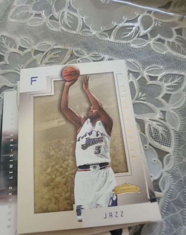 2001 Fleer Showcase #23 Bryon Russell Utah Jazz — front