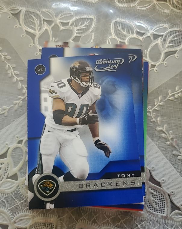 2001 Quantum Leaf #87 Tony Brackens — front
