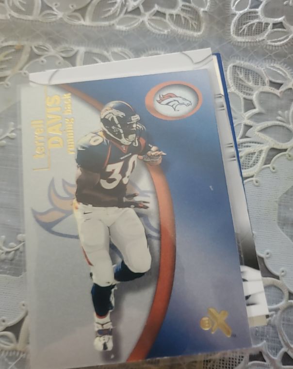 2001 Fleer E-X #28 Terrell Davis — front