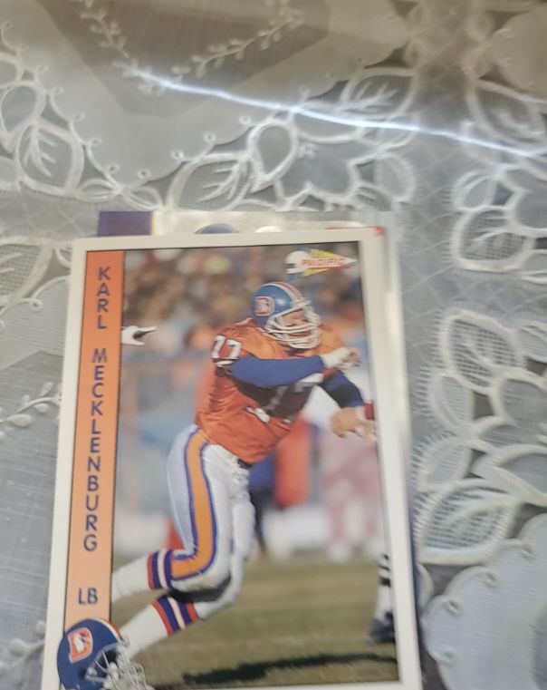 1992 Pacific #79 Karl Mecklenburg — front