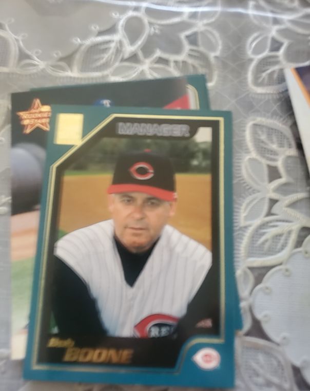 2001 Topps Traded #T145 Bob Boone Cincinnati Reds — front
