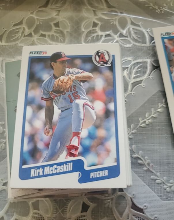 1990 Fleer #15 Kirk McCaskill — front