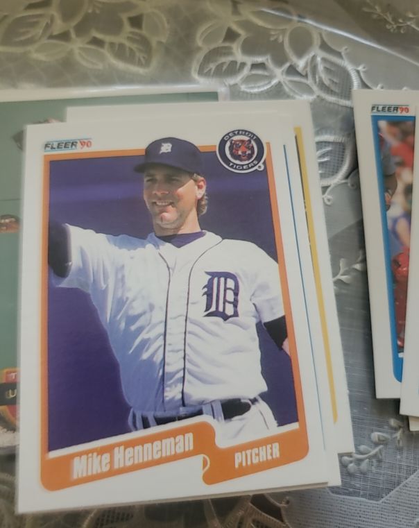1990 Fleer #563 Mike Henneman — front