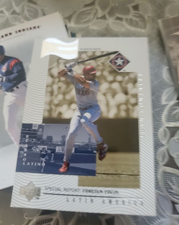 1998 Upper Deck #243 Ivan Rodriguez Special Report Foreign Focus — front