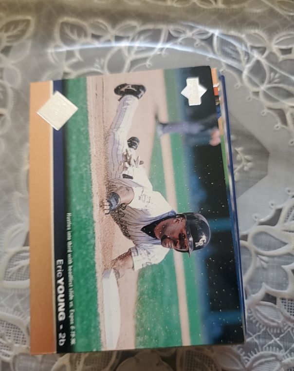 1994 Upper Deck Collector's Choice #304 Eric Young — front