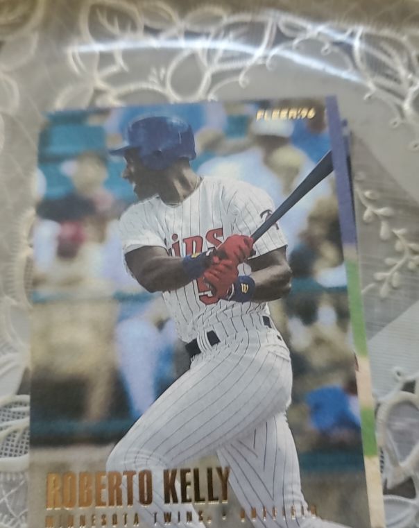 1996 Fleer Update #U55 Roberto Kelly — front