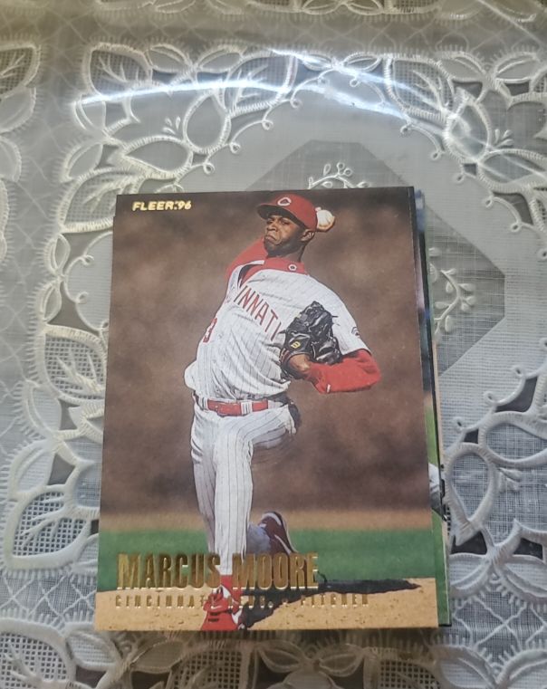 1996 Fleer Update #U123 Marcus Moore — front