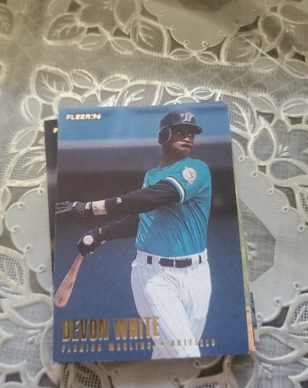 1996 Fleer Update #U135 Devon White — front
