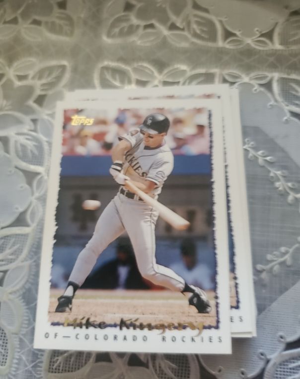 1995 Topps #615 Mike Kingery — front