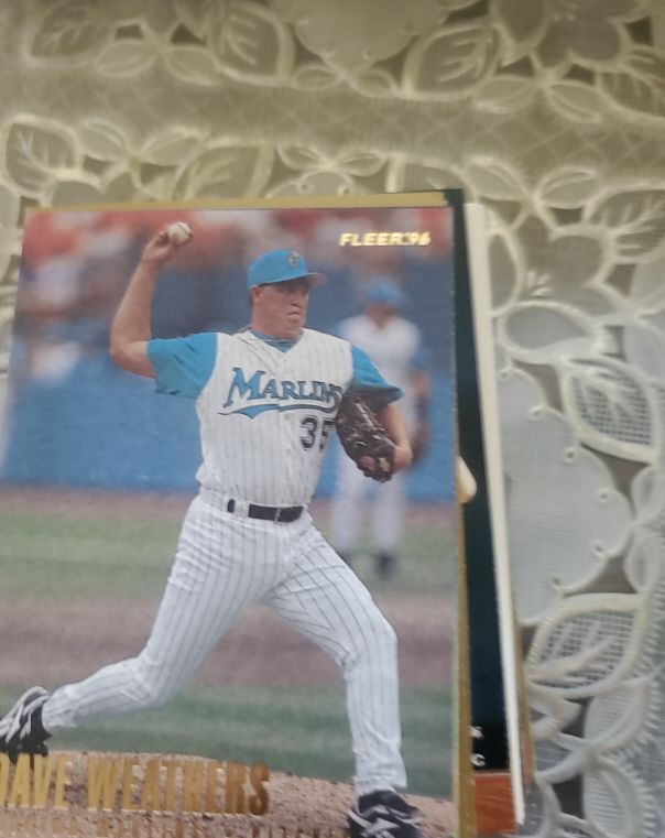 1994 Fleer Ultra #498 Dave Weathers Florida Marlins — front